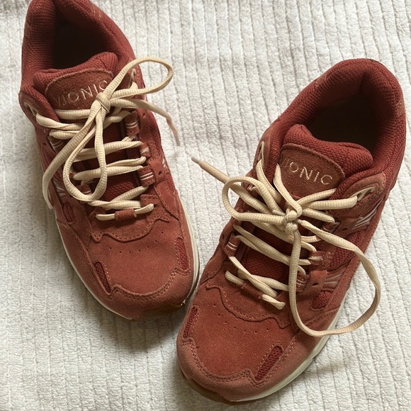 Vionic sneakers - Picture 1 of 8